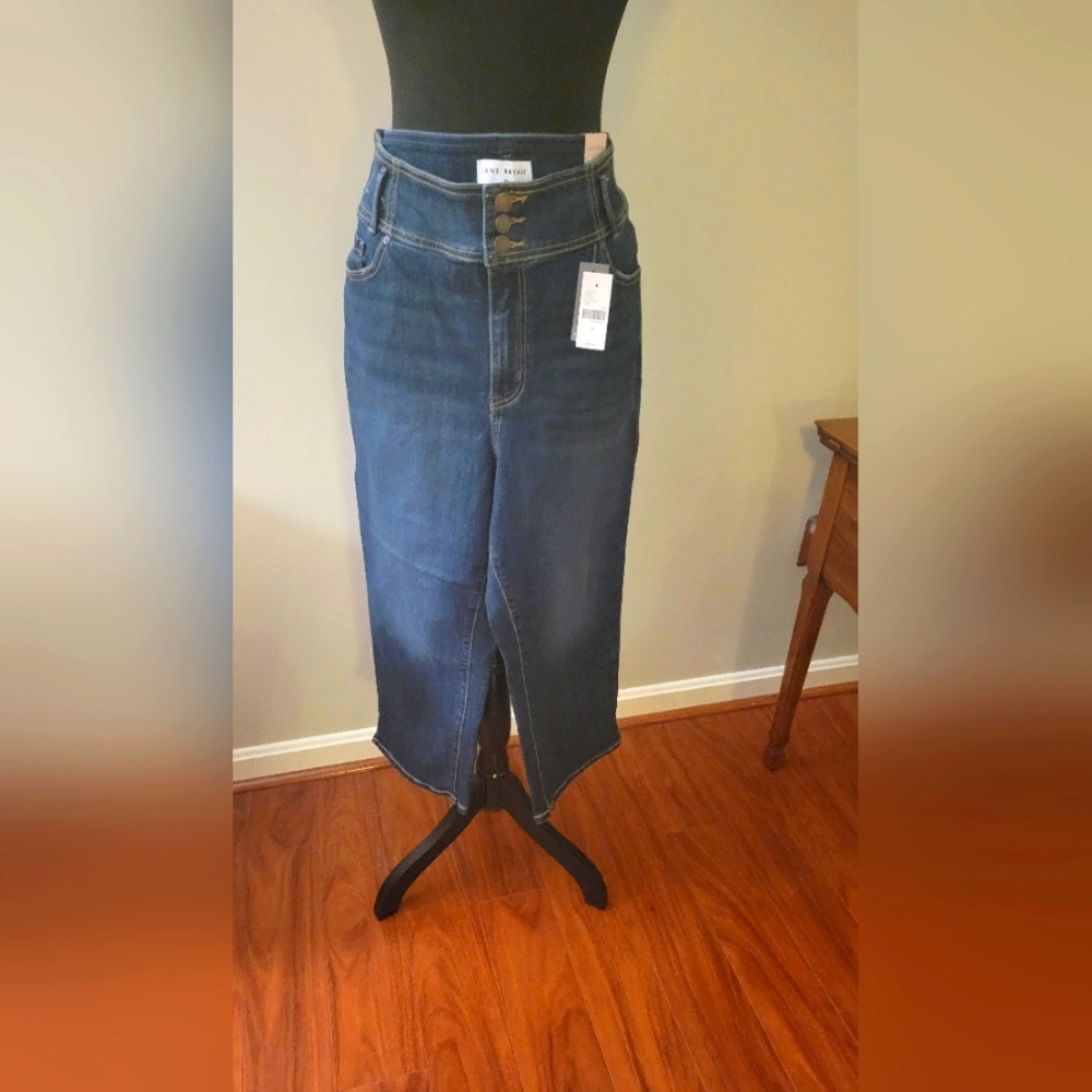 NWT 18 Denim Capris 3 button